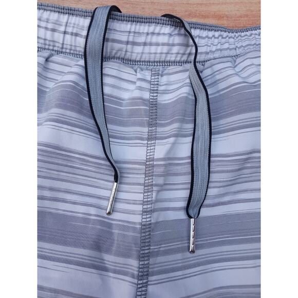 Lululemon Women's Shorts Speed Up Gray /White Size Medium - Picture 4 of 10